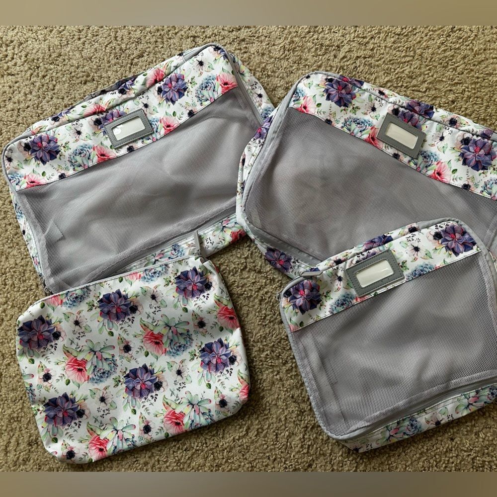 NEW CALPAK 4-Piece Packing Cube Set in a lavender floral design